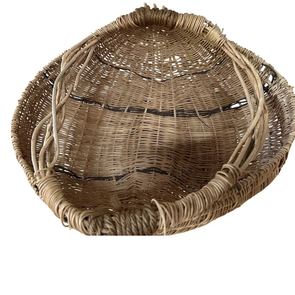 Lg Vtg Handwoven Wicker Gathering Buttock Basket Primitive Egg Farmhouse Decor